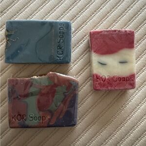 Handmade set of 3 soaps by Kor
